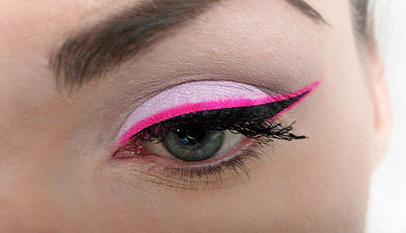 Can People Use Acrylic Paint As Eyeliner